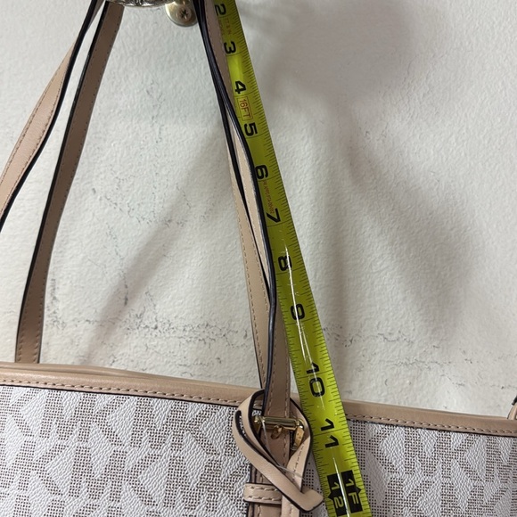 (B7) Michael Kors Monogram Logo Large Tote Bag in Caramel. - Picture 8 of 16